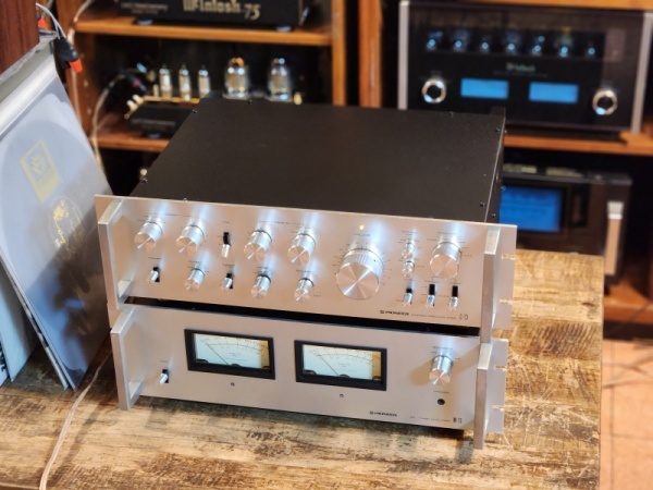 PIONEER(파이오니아) 파이오니아 사의 C-73프리엠프와 M-73 파워엠프 조합입니다. -A급-