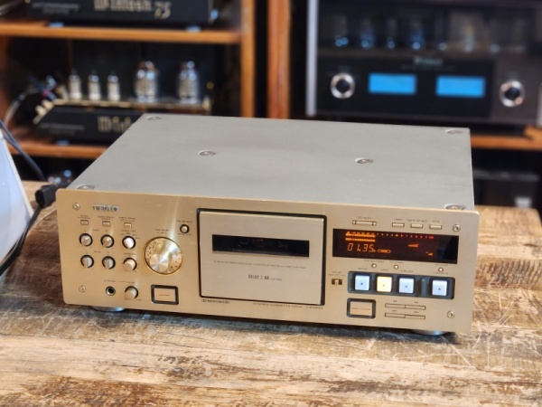TEAC(티악) TEAC 티악 사의 V-6030S 디지털 3헤드 Cassette deck 플레이어 입니다 -A급 220V-