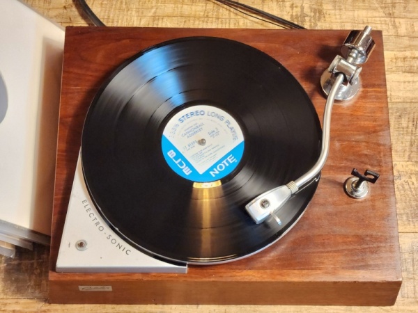 Ortofon(오르토폰) 보기드믄 Ortofon ESL T200 턴테이블 입니다. Ortofon S2000 톤암셋업