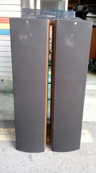 KEF IQ7