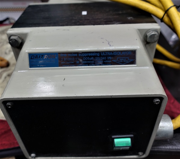 DAITRON  Datonpoweron.LTD (made in JAPAN  line noise suppressing ULTRA-ISOLATOR  2.5KVA  50/60HZ 120/240