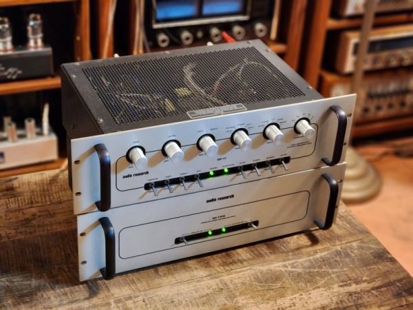 Audio research(오디오리서치) 오디오리서치 AUDIO RESEARCH 구형 최고의 명기 프리엠프인 SP-11MK2 진공관 프리엠프 입니다-정비완료 독일지맨스 E88CC 풀구성