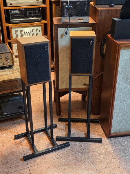 Chartwell  아주귀한 북쉘프명기 영국 Chartwell 차트웰 LS 3/5a 스피커 입니다 -초기형 15Ω -전용 철제스텐드 포함-